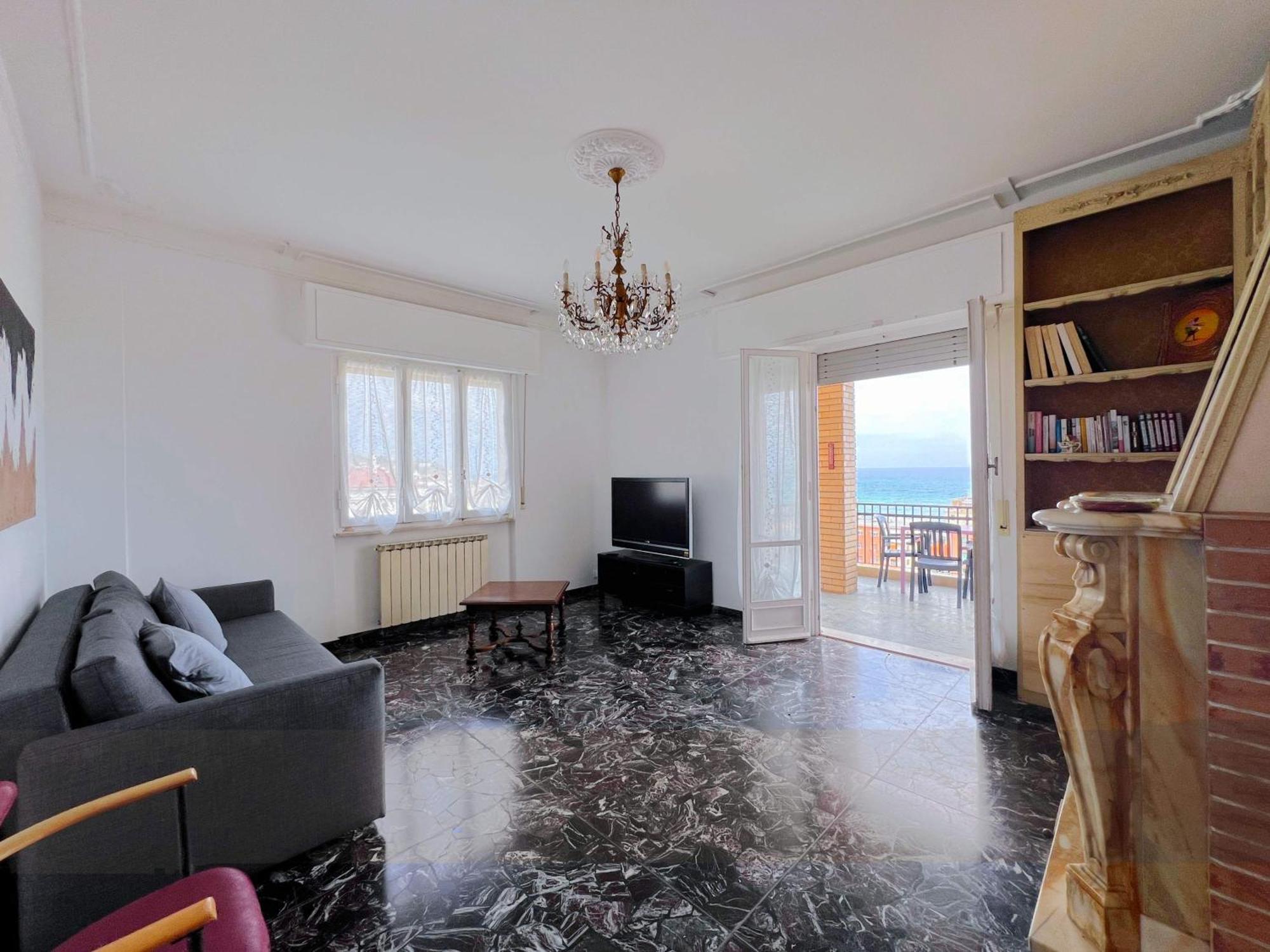 Ampio Appartamento Con Vista วาราซเซ ภายนอก รูปภาพ