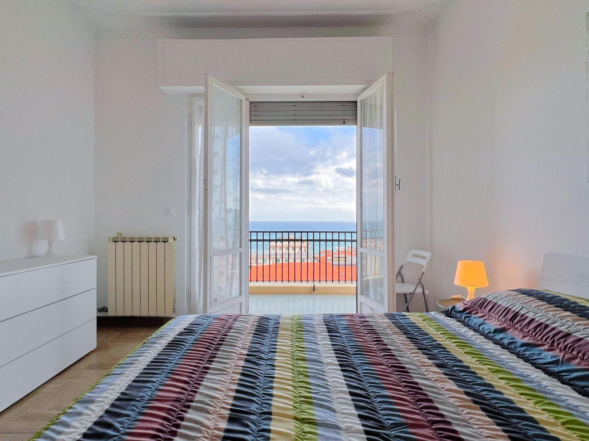 Ampio Appartamento Con Vista วาราซเซ ภายนอก รูปภาพ
