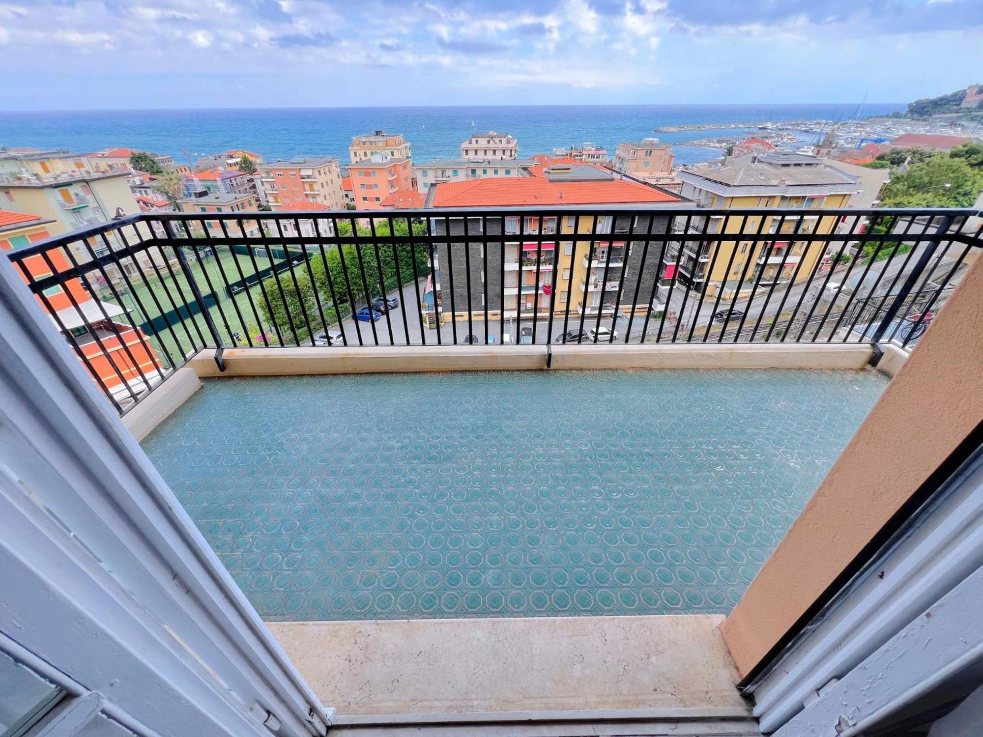 Ampio Appartamento Con Vista วาราซเซ ภายนอก รูปภาพ